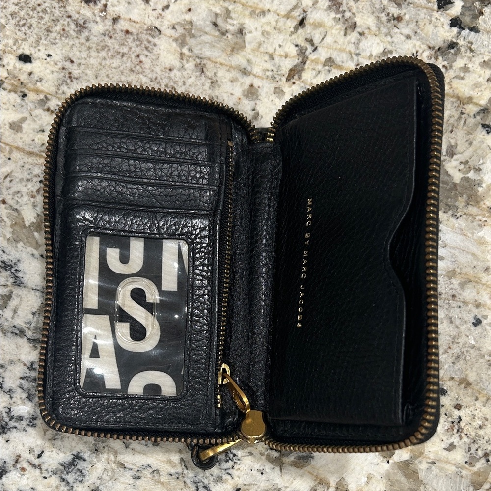 Marc Jacob’s Wallet - Picture 6 of 7